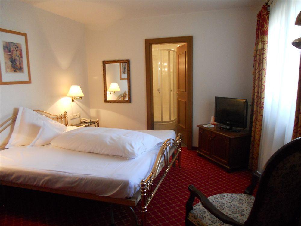 Hotel Schwarzer Adler Innsbruck Kültér fotó