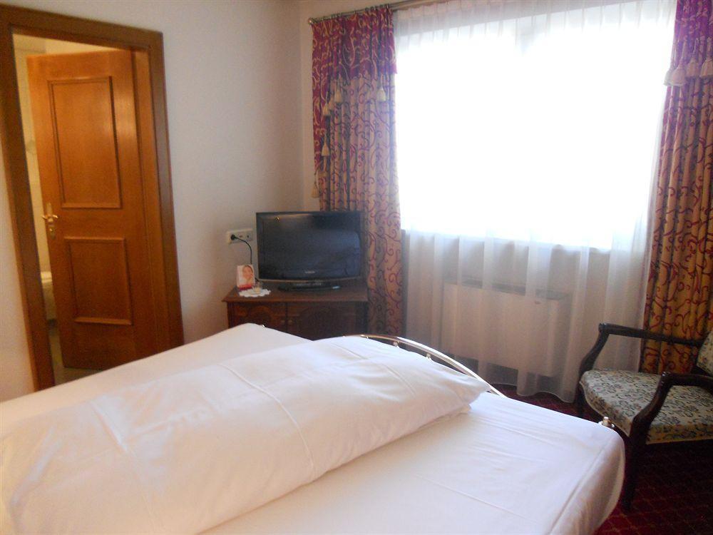 Hotel Schwarzer Adler Innsbruck Kültér fotó