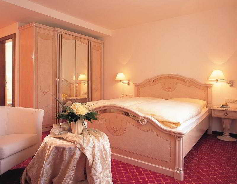 Hotel Schwarzer Adler Innsbruck Szoba fotó